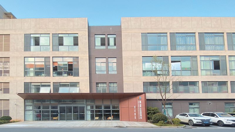 传播策略应包括传播渠道、传播内容、传播节奏等方面。以下是一些常见的传播策略：