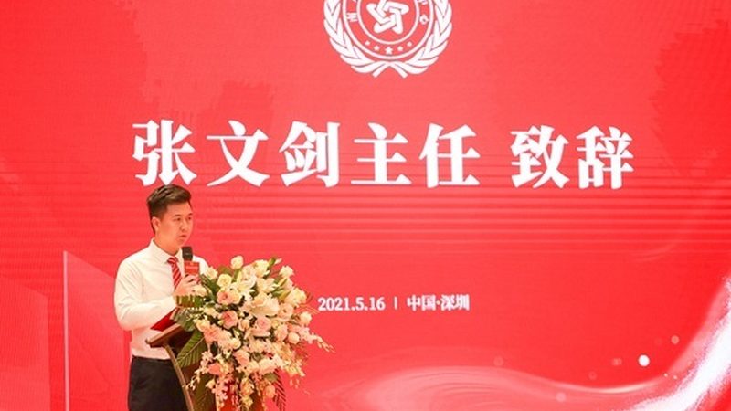 文化传媒公司注册自己办还是找代办